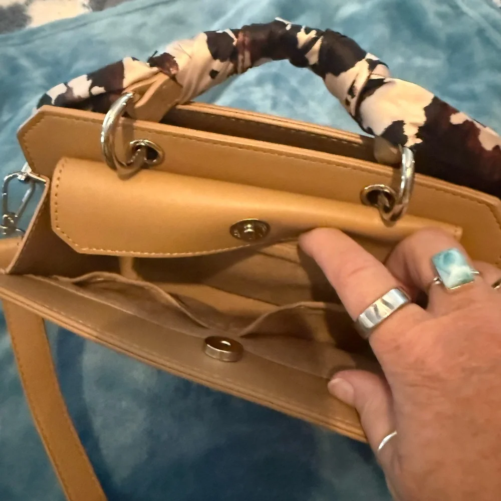 Steve Madden Tan Leather Shoulder Bag with Cow Print Cardholder - Picture 5 of 8